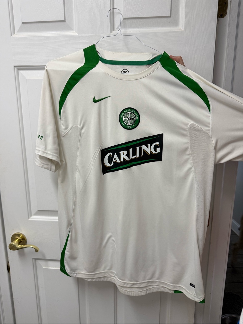 Nike White & Green Celtic FC Football Shirt with Carling Logo